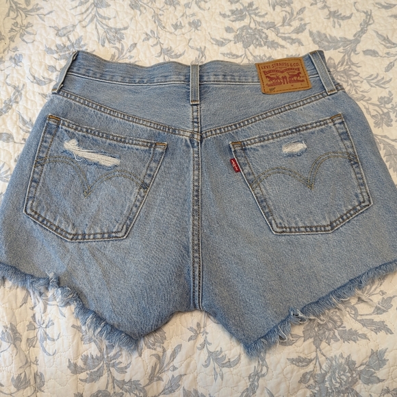 Levi's 501 Original High Rise Distressed Jean Shorts | Size 27 - Picture 10 of 10